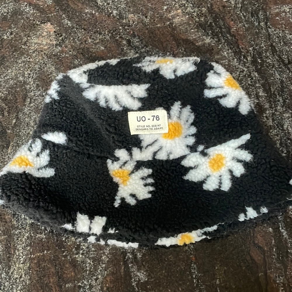 Urban Outfitters Sherpa Daisy Bucket Hat